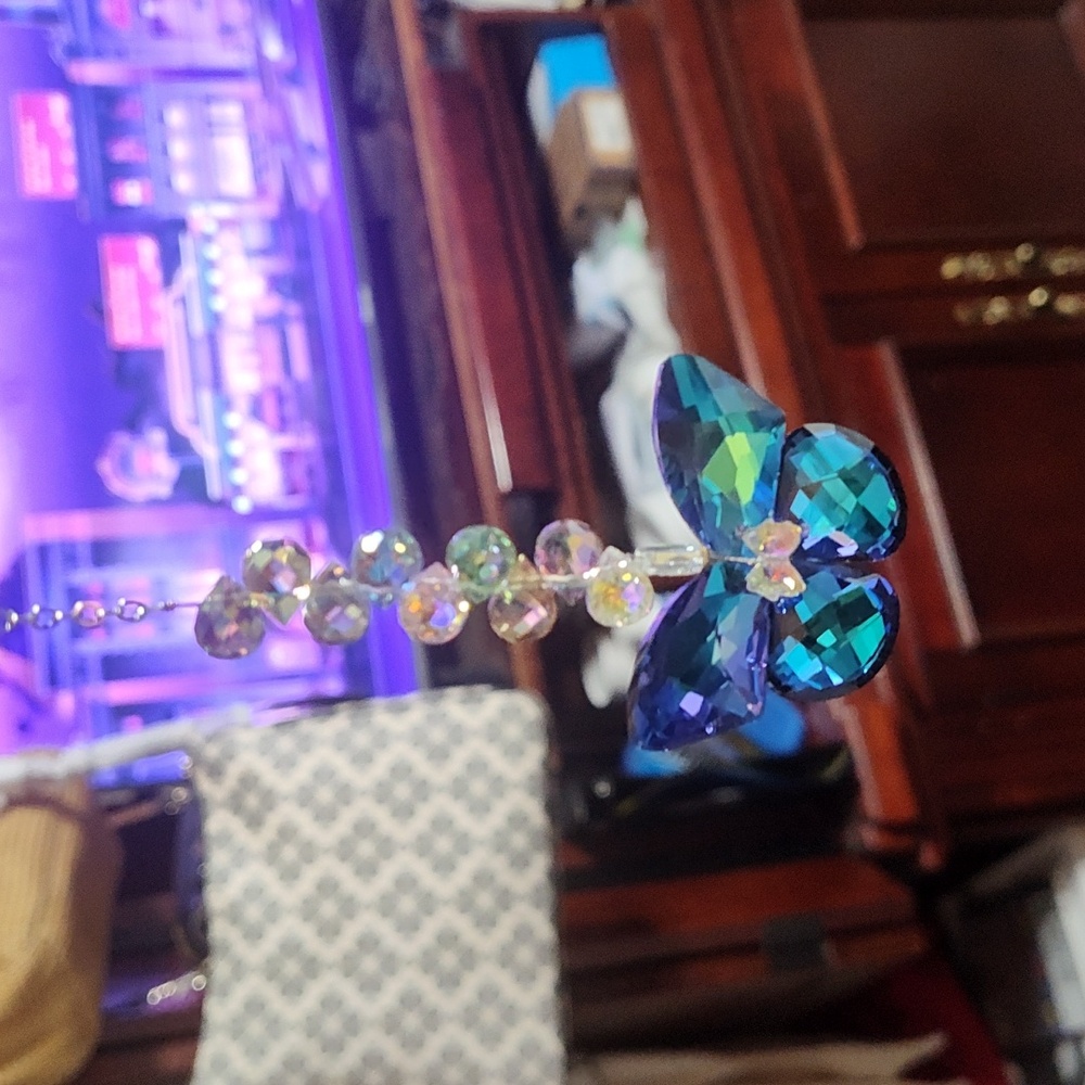 Suncatcher Crystal Butterfly Comes In Blue Green Blue And Yellow - Picture 3 of 9